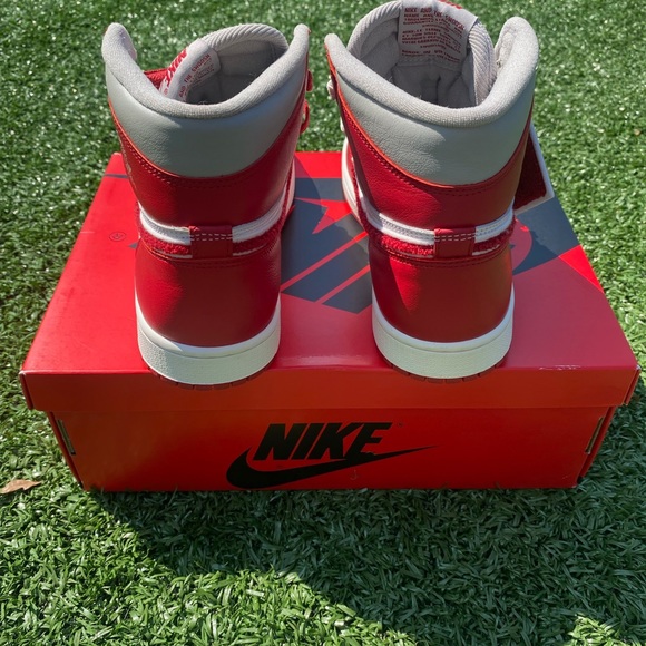 Air Jordan 1 ‘Newstalgia Chenille’
Size 6y 
9/10 Condition 
Buy Now $100 - Picture 5 of 7